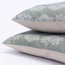 Chatsworth Xl Rectangular Linen-Blend Cushion in Duck Egg Blue. Geometric Floral Paisley Design On A Linen Mix Background. 23X15 - thumbnail 2