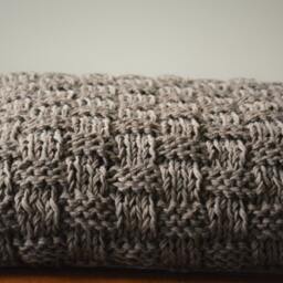 Basket Weave Knit Blanket in Superwash Wool Free Us Shipping - thumbnail 2
