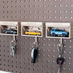 3D Printed Hot Wheels Garage Key Holder Customizable Display - thumbnail 4