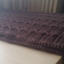 Charming Crochet Throw - thumbnail 3