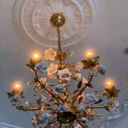 Capodimonte Style Ceramic White Roses Italian Hand Forged Wrought Iron 6 Lights Gold Leaf Chandelier With Crystals - thumbnail 3