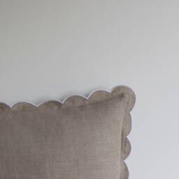 Natural Linen Pillow Cover - White Scalloped Edge, Home Decor - thumbnail 3