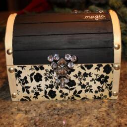 Black & Cream Treasure Chest Rhinestone Jewelry Box - thumbnail 3