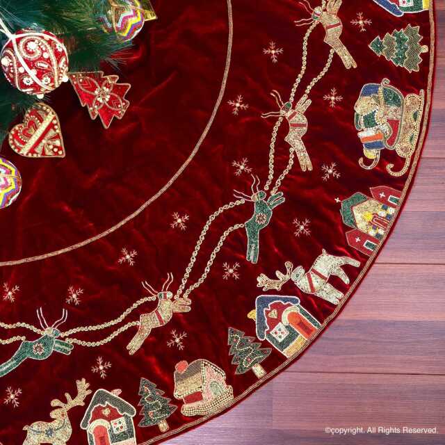 "90"" Reindeer Christmas Tree Skirt " - image 1