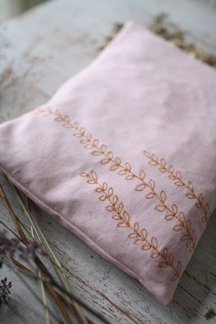 Herbal Pillows, Pine Shavings, Dreamtime Herbal Scented Sleep Aid, Spelt Husks, Potpourri Sleep-Promoting Pillows - image 1