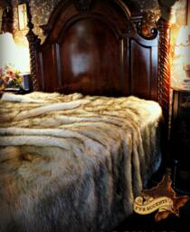 Luxury Faux Fur Throw Blanket - Arctic Fox, White With Black Tips
