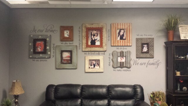 Wall Vinyl Decal in This Home We Do Family Rules Kw1204 - image 1