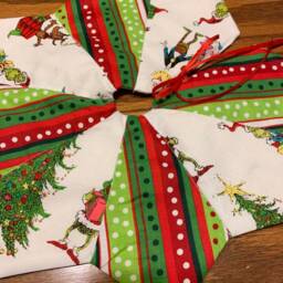 Christmas Tree Skirt, Table Top, Tiny, Grinch, Whoville, Small, Quilted - thumbnail 3
