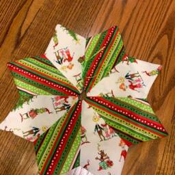 Christmas Tree Skirt, Table Top, Tiny, Grinch, Whoville, Small, Quilted - thumbnail 4