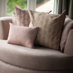 Hidcote Extra-Large Linen-Blend Cushion Cover in Dusky Rose Pink. Vintage Floral Emblems On A Linen Mix Cover. 23X23 - thumbnail 3