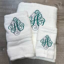 Swirly Initial Bath Towel - thumbnail 4