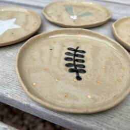 Christmas Stoneware Trinket Dish, Handmade, Organic Shape, Handpainted Holly/Mistletoe Eucalyptus Scandi Star With Real Gold Lustre - thumbnail 3