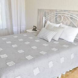 stonewashed Linen Quilt Natural Throw Blanket, Custom Colors - thumbnail 3