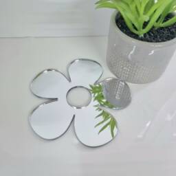 Daisy Flower Acrylic Mirror Wall Art - Custom Sizes, Shapes & Colours - thumbnail 2