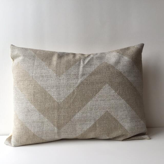 14x18 White On Natural, Textured, Chevron