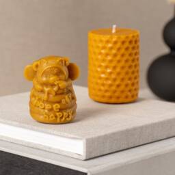 Christmas Beeswax Candle - Bee Happy Bear, Natural Holiday Decor - thumbnail 3