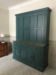 Tv/Entertainment Media Unit Dresser With Bi-Fold Doors, Drawers & Cupboards, Free Standing, Painted, Fluted Design