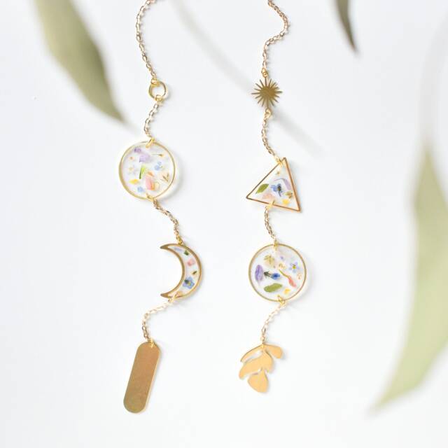 Pressed Flower Car Or Wall Decor Charms - Floral Confetti in Geometric Shapes, Brass - image 1