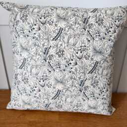 Goldenlily Pattern Grey/Cream Fabric 16 - thumbnail 2