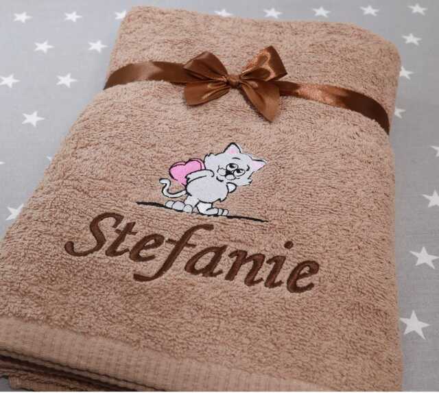 Personalized Bath Towel With Embroidered Name & Design - Perfect Gift For Valentine's Day, Anniversaries, Or Weddings 70 X 140 cm - image 1