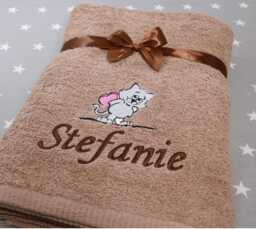 Personalized Bath Towel With Embroidered Name & Design - Perfect Gift For Valentine's Day, Anniversaries, Or Weddings 70 X 140 cm - thumbnail 1