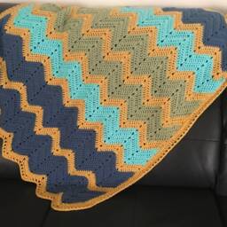 Zig Zag Baby Blanket in Blue - thumbnail 2