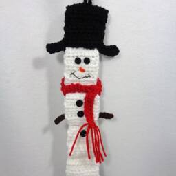 Crochet Snowman Wall Hanging Whimsical Christmas Decoration - thumbnail 4