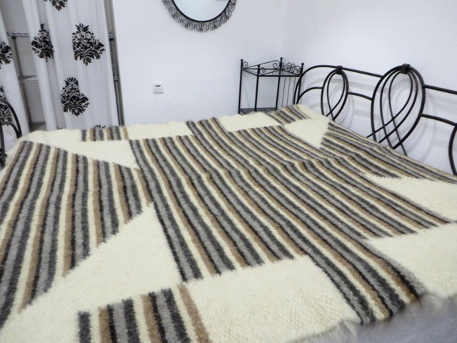 Handwoven Wool Throw Blanket Rustic Carpathian Lizhnyk Bedspread - image 1