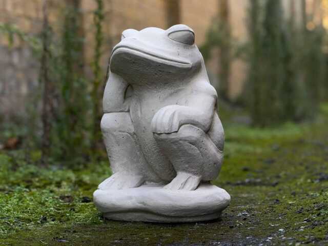 Stone Sitting Frog Sculpture Garden & Home Decoration Cement Figurine Outdoor Ornament Concrete Wild Animal Pool Statue Gift - image 1
