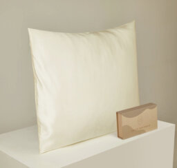 80 X cm Silk Pillowcase 22 Momme, Tire Closure -High-Quality Bed Linen- Gift Idea - Cream White - thumbnail 1