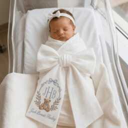 Baby Bear Embroidered Newborn Bow Sash, Teddy Monogram Custom Swaddle, Sash For Picture, Shower Gift - thumbnail 3