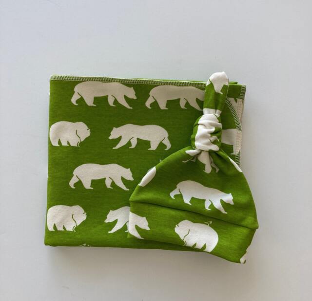 Organic Baby Blanket & Newborn Hat Set. Gender-Neutral Take-Home Bears Swaddle Shower Gift. Photo Prop - image 1