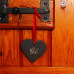 Maple Leaf Natural Slate Heart - Christmas Decoration 2025 Canada Gift Canadian Mum Ornament - thumbnail 4