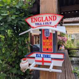 England World Cup Heroes Garden Bird Feeding Station - Three Lions Inspired Handmade Football Fly-Thru Feeder - thumbnail 2