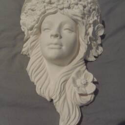 A Pair Of Beautiful Lady Plaster Corbels in Fine Detail , 23cm High 18 1/2cm Wide 9cm Deep - thumbnail 2