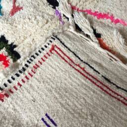 Azilal Rug - Berber Rug Atlas Moroccan Handwoven Rug, Wool, Ivory With Colored Marks/120 X 155 cm 3.9 5.08 Ft - thumbnail 3