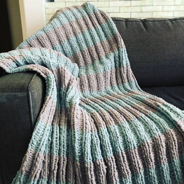 Super Soft Knitted Throw Blanket - image 1