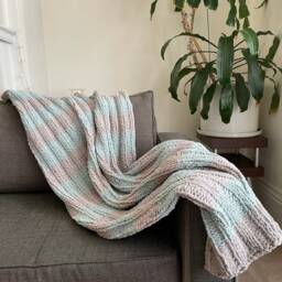 Super Soft Knitted Throw Blanket - thumbnail 3