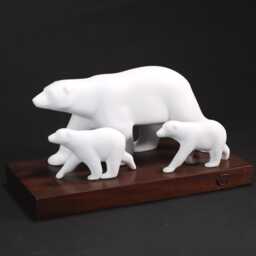 Polar Bear & Cubs Resin Sculpture By John Perry On Hardwood - thumbnail 3