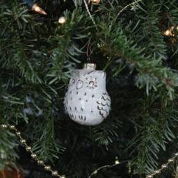 xmas Owl Ornament - Handmade White Ceramic Delfts Blue Or Gold Painted Christmas Tree Decoration Owl Slim + Round - thumbnail 3