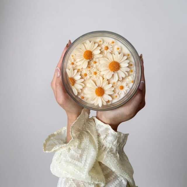 xl Daisy Candle 3-Wick Soy Wax Floral Scented Botanical Decor - image 1
