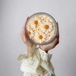 xl Daisy Candle 3-Wick Soy Wax Floral Scented Botanical Decor - thumbnail 1