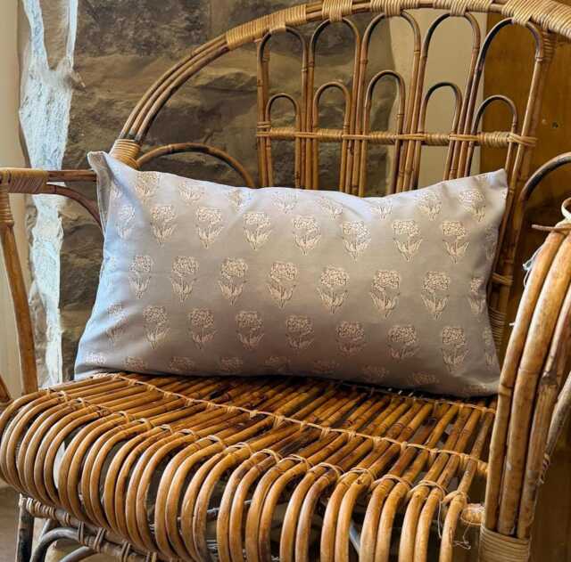 Floral Print Grey Lumbar Cushion Cover Farmhouse Style - 50x30cm - image 1