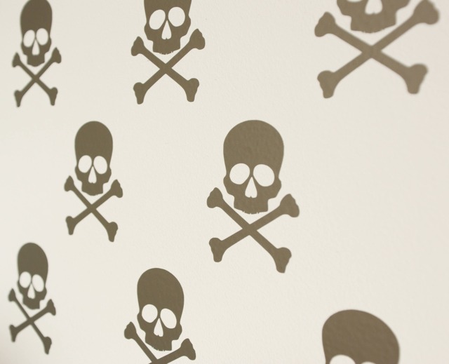 Skull & Crossbone Pirate Vinyl Wall Art Decals/stickers - Various Colours & Sizes - image 1