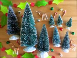 Large Flocked Bottle Brush Christmas Tree-8.5 Inch Snowy Pine Tree-Oh Tree-Retro Putz Village-Holiday Table Top-Forest Evergreens