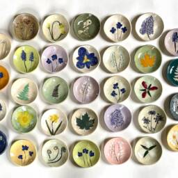 Hyacinth Flower Ceramic Soap Dish Botanical Home Decor - thumbnail 4