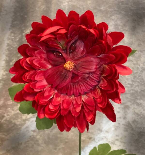 Alice in Wonderland - NonTalking Flowers Red Mum - image 1