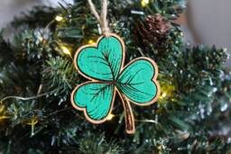 Shamrock Christmas Ornament Wood Bauble Festive Ireland Rustic Handmade Burning Pyrography Tree Decoration Gaelic Irish Celtic - thumbnail 1