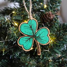 Shamrock Christmas Ornament Wood Bauble Festive Ireland Rustic Handmade Burning Pyrography Tree Decoration Gaelic Irish Celtic - thumbnail 2