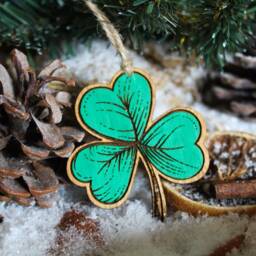 Shamrock Christmas Ornament Wood Bauble Festive Ireland Rustic Handmade Burning Pyrography Tree Decoration Gaelic Irish Celtic - thumbnail 3